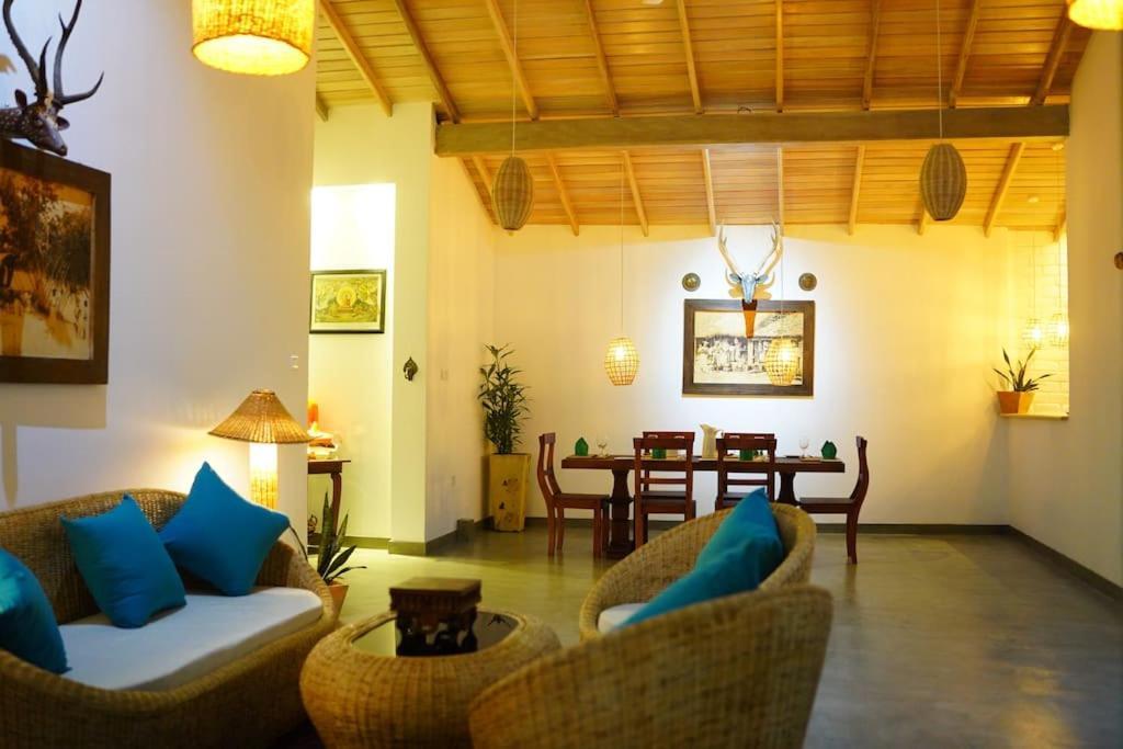 Ronaya Surf Waves Villa Dikwella Bagian luar foto